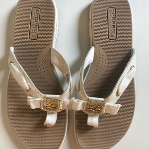 Sperry Tan, White & Gold Flip Flops